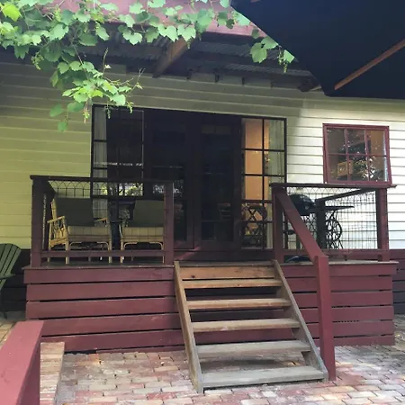 Stone'S Throw Cottage Bed And Breakfast Belgrave Exterior photo