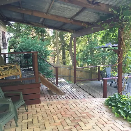 Stone'S Throw Cottage Bed And Breakfast Belgrave Exterior photo