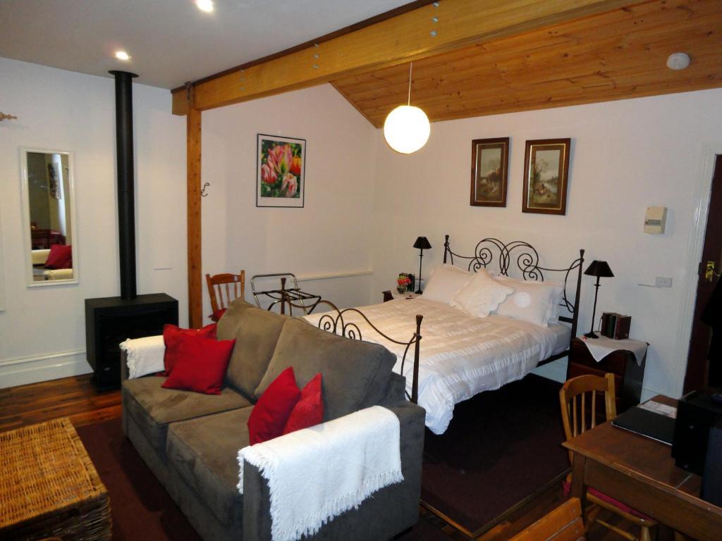 Stone's Throw 4* Belgrave